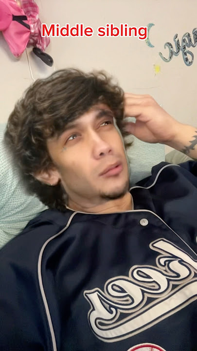 Mom always picks the middle sibling  to do the work😆🤣#funnyshorts #comedy #shorts