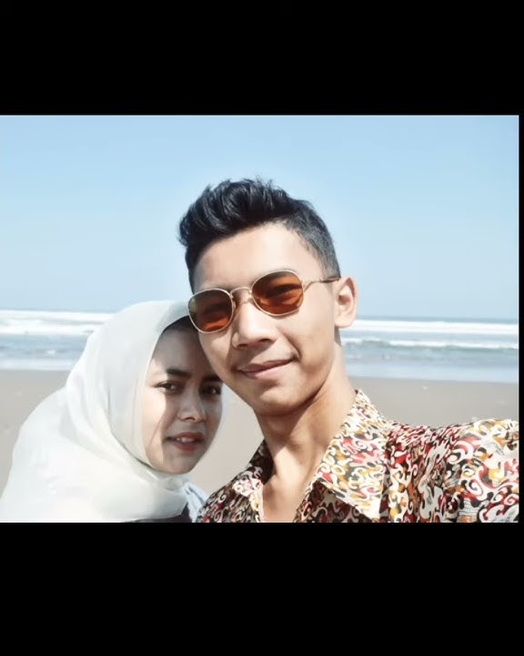 Tunangan di pantai gengs