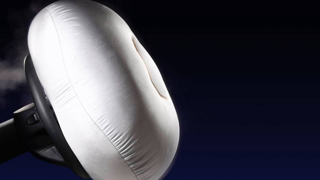 Senator Calls Traffic Agency ‘Incompetent’ at Takata Airbag Hearing Senator Calls Traffic Agency ‘Incompetent’ at Takata Airbag Hearing
