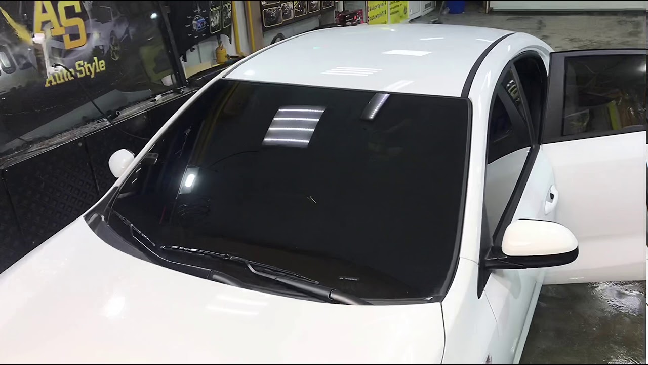 Оклейка крыши авто черной