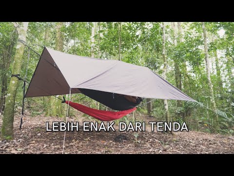 Hammock Saat Hujan di Tengah Hutan