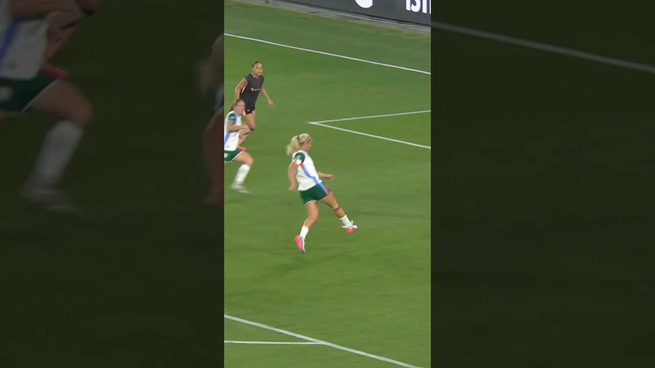 Lindsey Heaps’ first goal for her hometown club 🥹 #nwsl #soccer #football