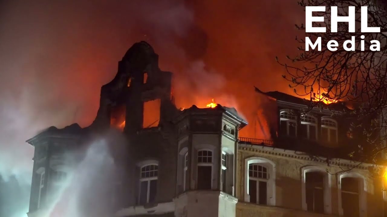 Dunkle Rauchwolken über Halle: Leerstehendes Geschäftsgebäude brennt lichterloh