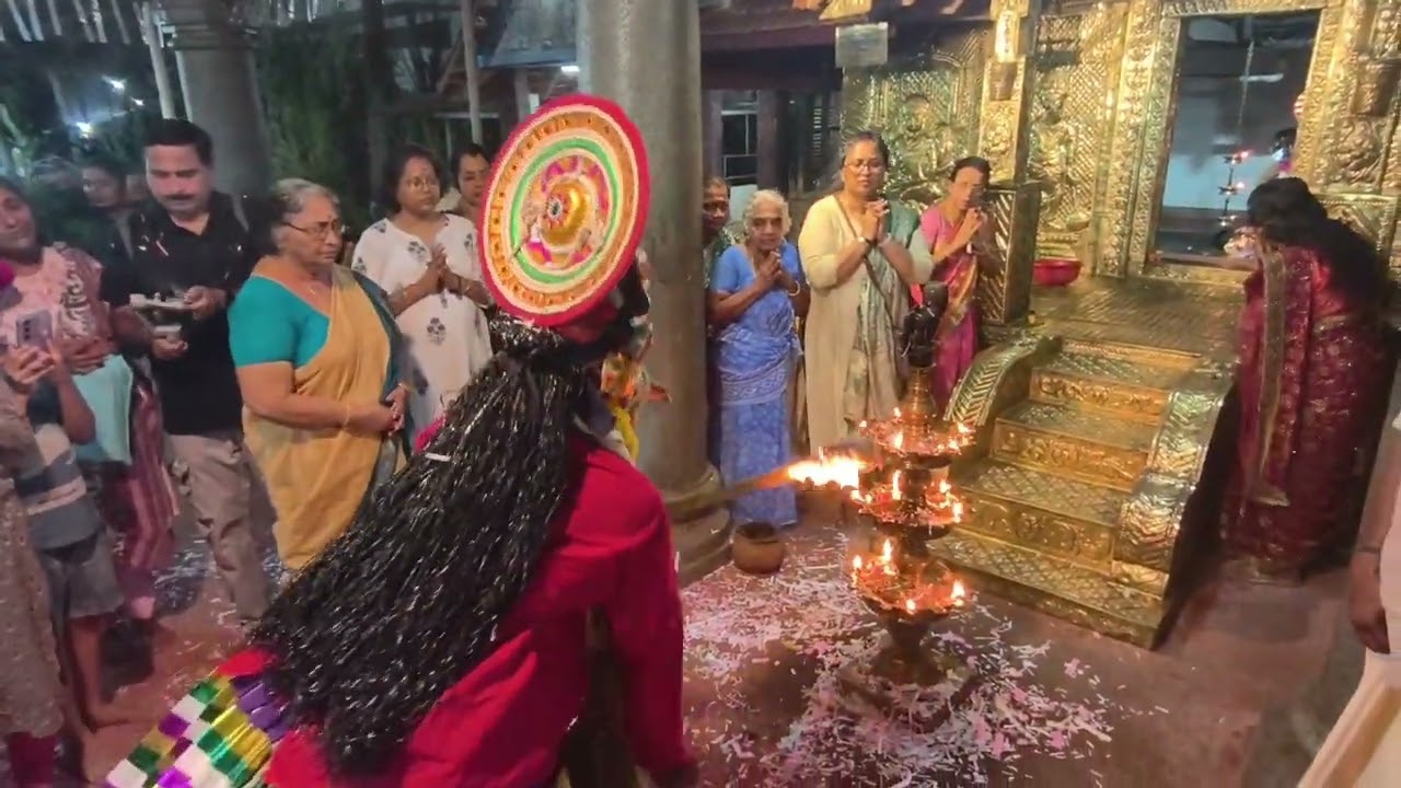 മൂന്നാം ഉത്സവം ഇരട്ട ഗരുഡൻ