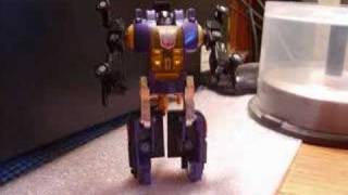 Insecticon Bombshell Transforms