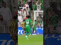 يساريّة محرز لا تخطئ الطريق 🇩🇿⚽