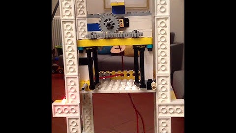 Lego elevator with automatic doors driven by Arduino