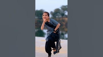 Main Angreji Padhi Likhi #somisharma #dance #rajasthani #ytshorts #haryanvidance #cute