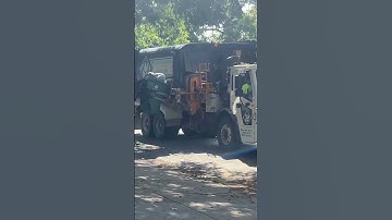 WC 100132 Full-Eject Labrie Automizer Garbage Truck