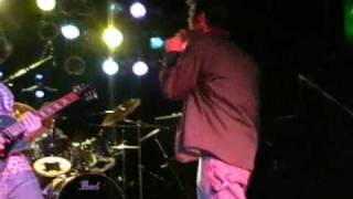 Video thumbnail of "Artificial Red live at Pieres"