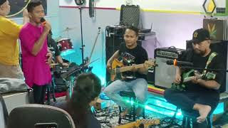 Hari Raya Bahagia  Jay Jay  Cover By  Lantaroo U0026 The Geng  Jo Studio