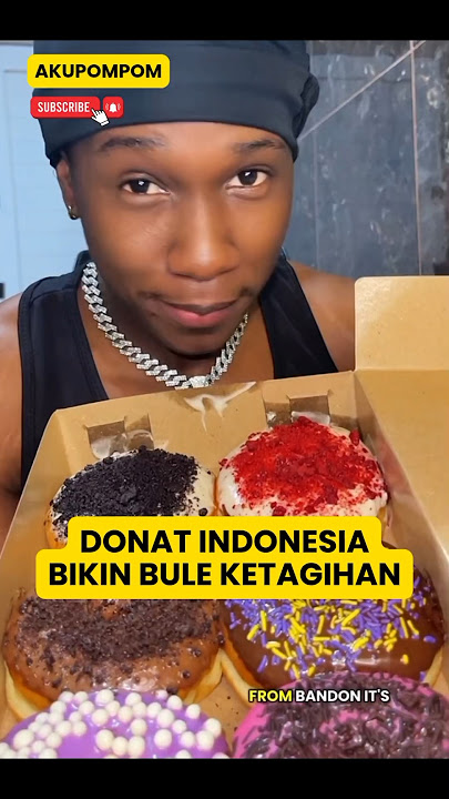 reaksi bule coba donat indoneia #bule #makan #jajan #indonesianfood