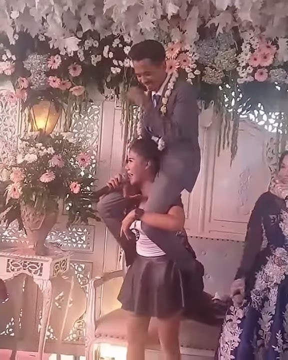 Viral Norma Silvia gendong pengganten pria