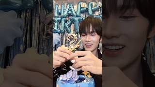 เอนดความพรอมกนแตนกขนไดวาลมถายรป เลยหยบไมกลบไปเสยบทเดม