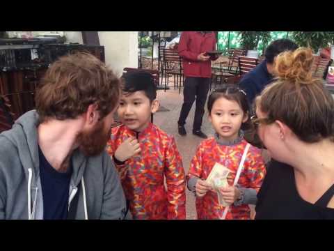 Video 2 bé người Việt bắn tiếng anh như gió. - youtube