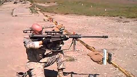 disparando con el barret cal. 50