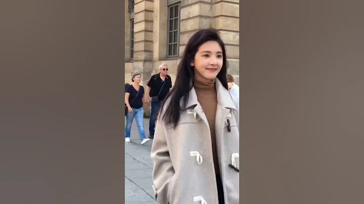 章若楠明星美女國外遊覽街拍 - 天天要聞