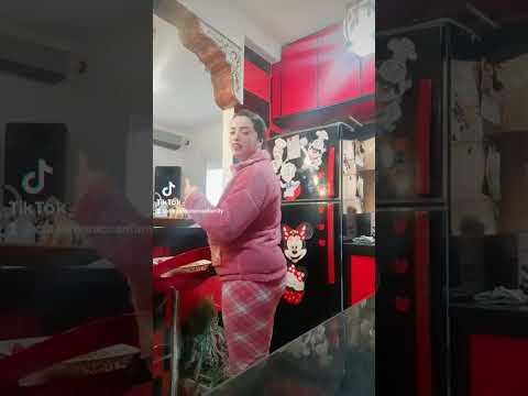 لعندي جايا من بعيد