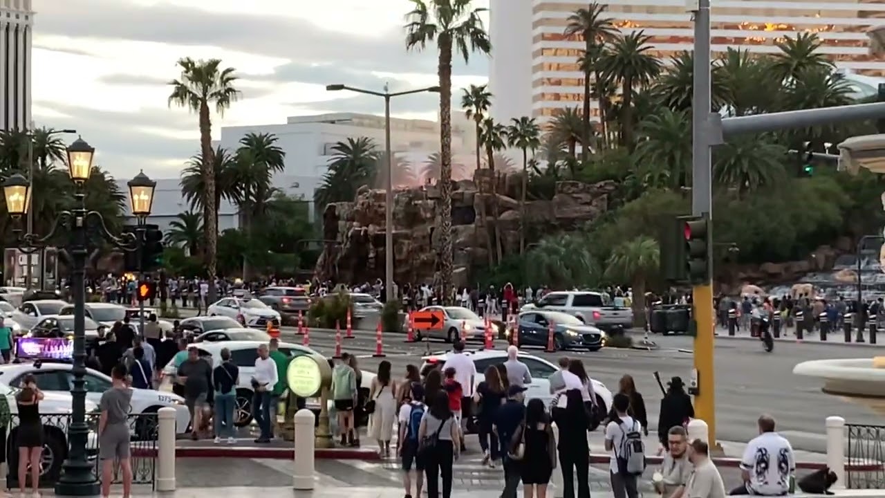 MIRAGE VOLCANO PRE DEMOLITION 