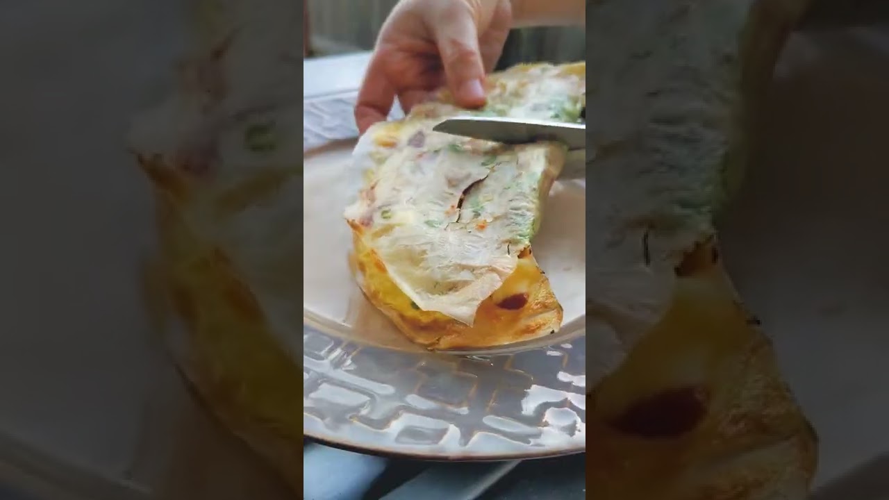 Vietnamese pizza (Bánh Tráng Nướng)