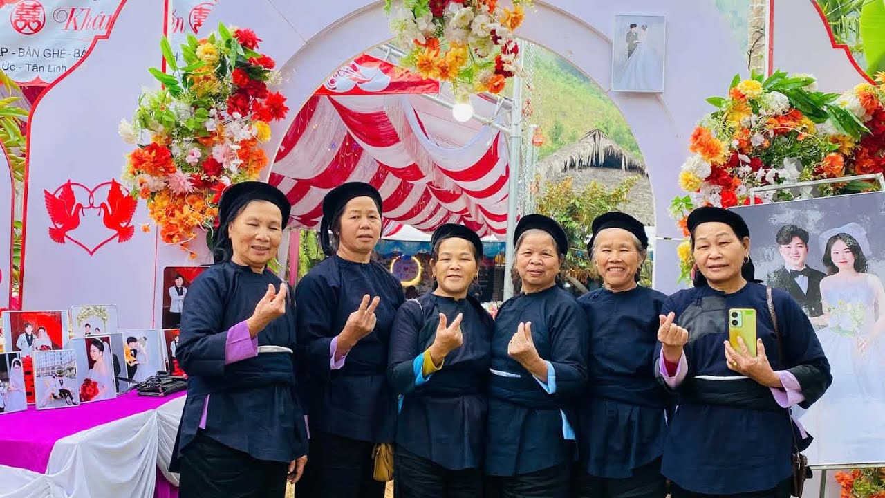 Lượn hà lều đối đáp mừng Tân gia