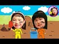 小学二年生コンビの全力泥んこ遊び！協力して川を作ったよ♪　シャボン玉　お出かけ　海岸公園冒険広場