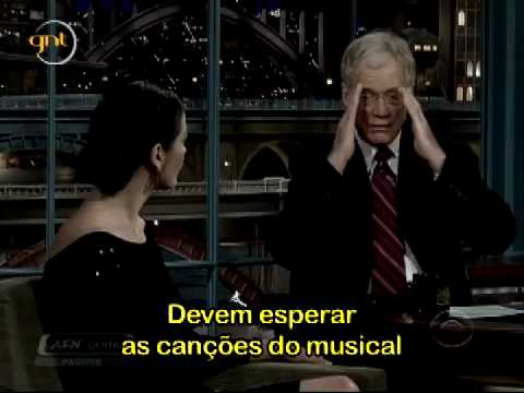 Catherine Zeta-Jones diz que esquece letra da msic...