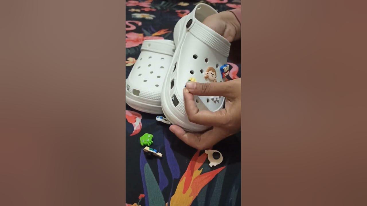 Tutorial memasang Jibbitz pada Sandal Crocs KW Viral Kekinian! YouTube