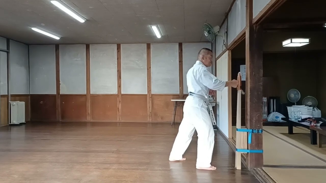 沖縄剛柔流空手道巻き藁鍛錬 OKINAWA GOJU-RYU KARATE-DO MAKIWARA