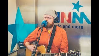 Liftconcert: Tom Walker - Leave A Light On (live)