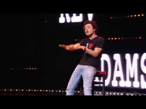 Kev Adams - The Young Man Show au Palais des Glaces