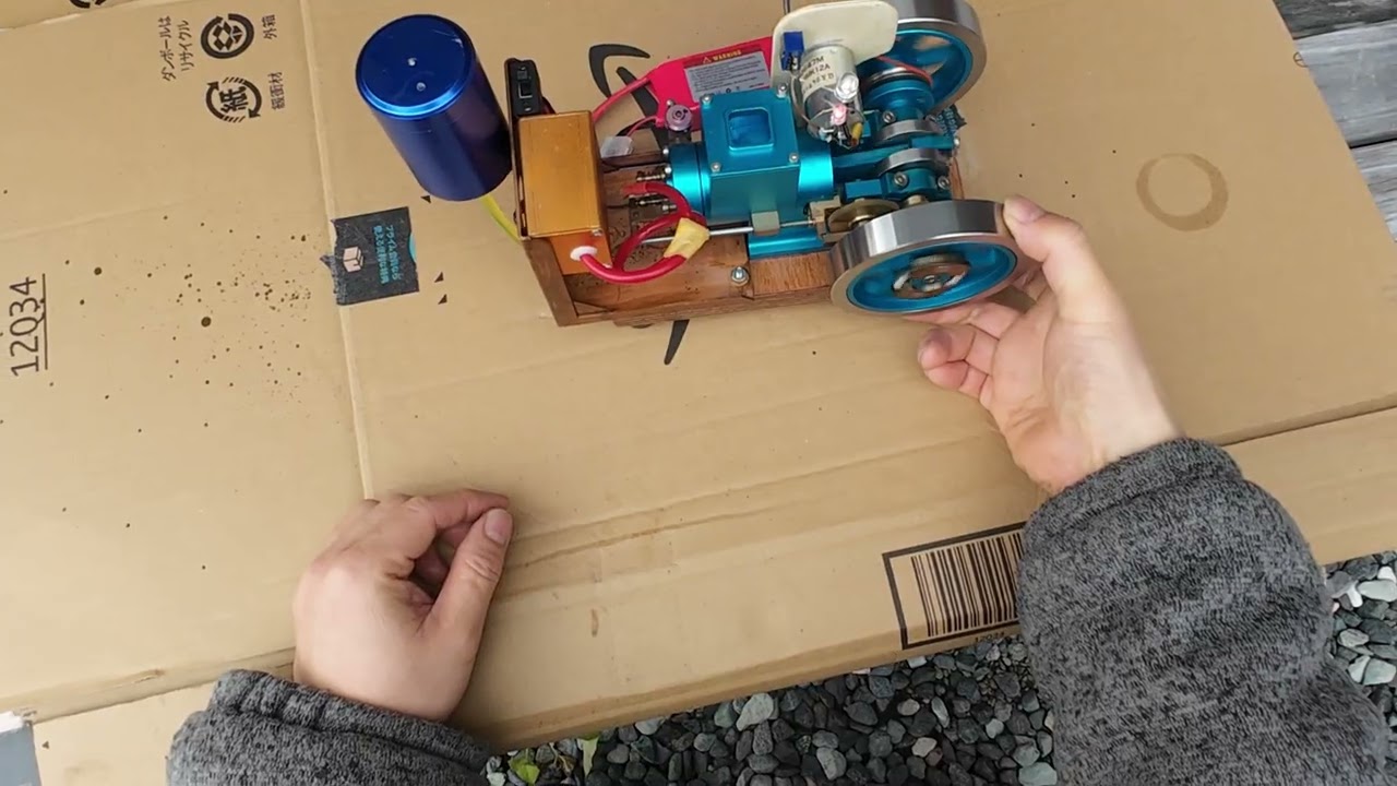 発動機模型　Hit and Miss Engine　LEDダイナモ搭載