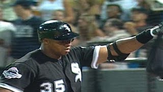 Thomas crushes his 400th career homer