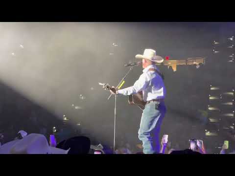 Cody Johnson - “Dance Her Home” live in Mankato, Minnesota (9/15)