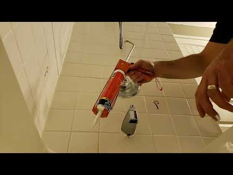 caulking-bath-fixtures