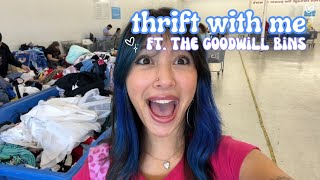 THRIFT WITH ME @ 7 AM! Y2K, hello kitty, & more ft. the Goodwill Bins!!