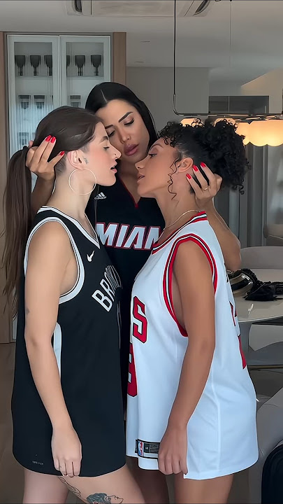 #lesbian #girls #kiss #latina