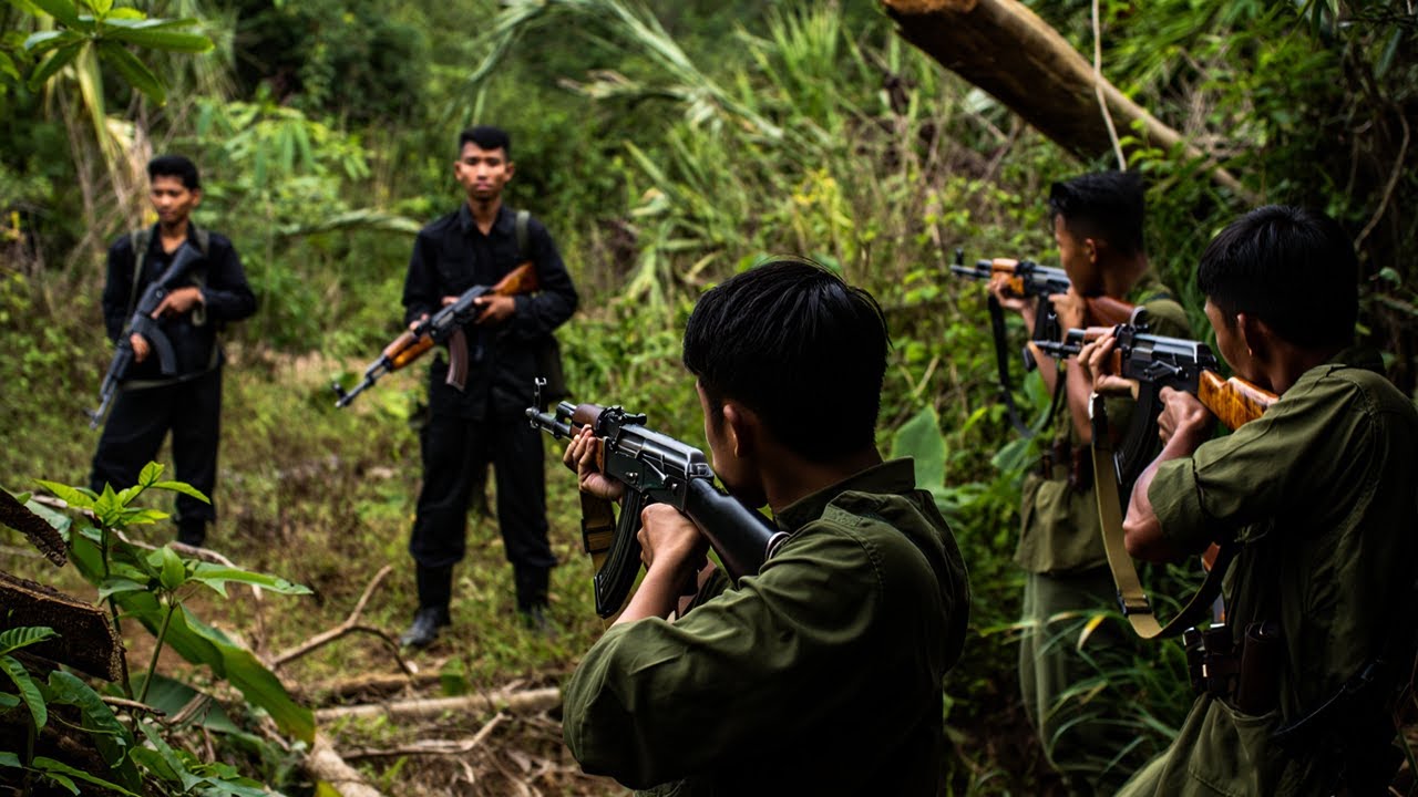 Trinh sát phát hiện báo về... 40 thằng POLPOT đang đào hầm !