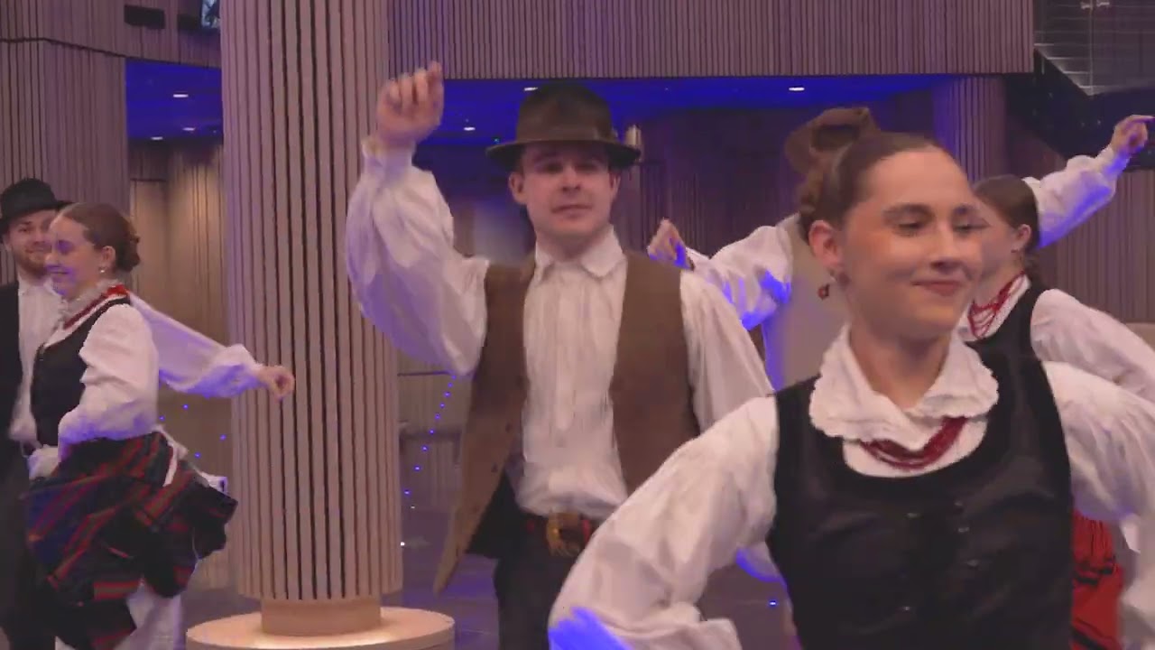 A 75 éves Debreceni Népi Együttes a Csokonai Fórumban