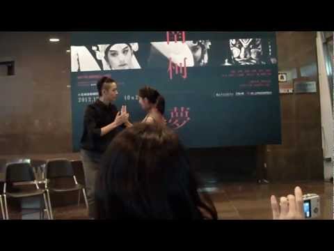 2012.10.13 《南柯夢》之演員見面會，施夏明與單雯示範〈召還〉