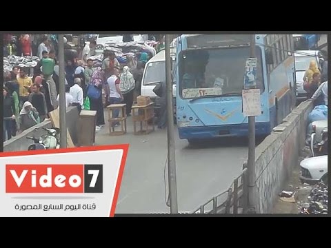 بالفيديو شلل مرورى فى شارع الموسكى والسبب ترابيزة خشب