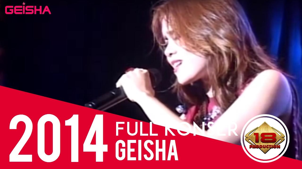 TAMPIL BEDA .. 'GEISHA' ..  Momo Hebohkan Penonton ... (Live Konser Palembang 2014)