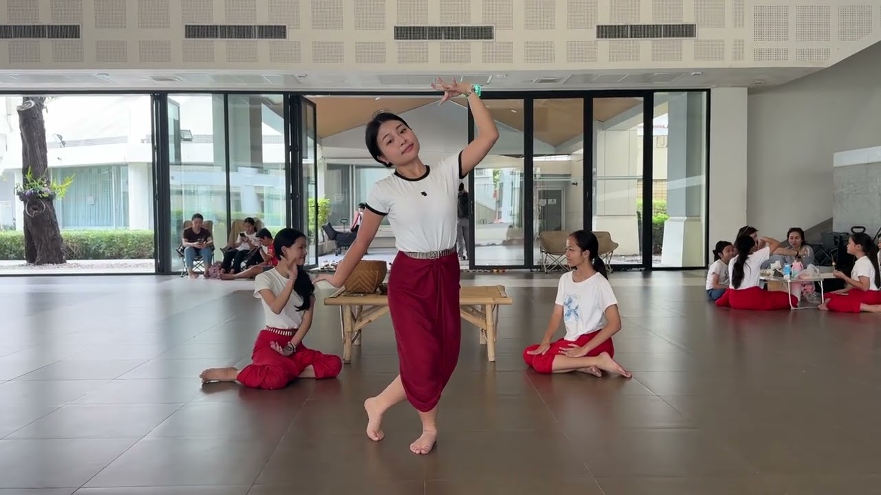 ซ้อม ลำหับแต่งตัว