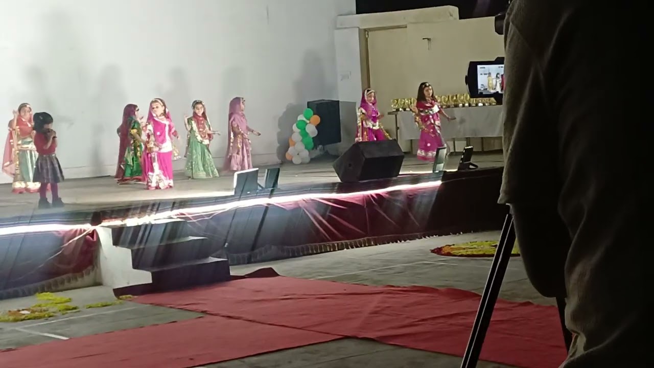 काली काली थार पर बच्चों का ग्रुप डांस#Viralvideo  #kalikalithar 