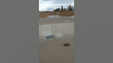 RC Traxxas Maxx front flip