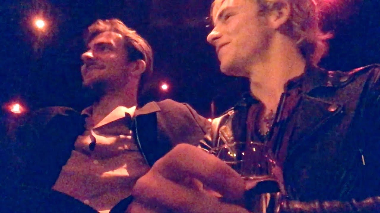 Росс и Рокки идут в клуб в Париже | 2 сезон, 8 серия | R5 TV