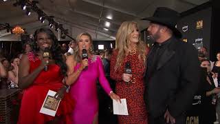 Miniatura de vídeo de "Trisha Yearwood and Garth Brooks on the Red Carpet at the 2023 ACM Awards"