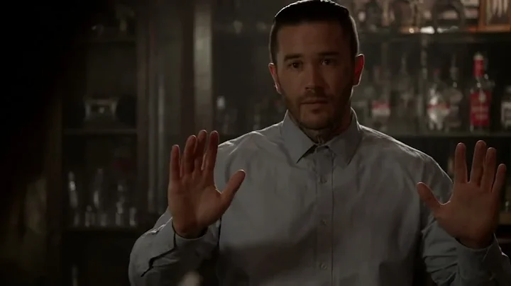 Tom Pelphrey in Banshee - bar