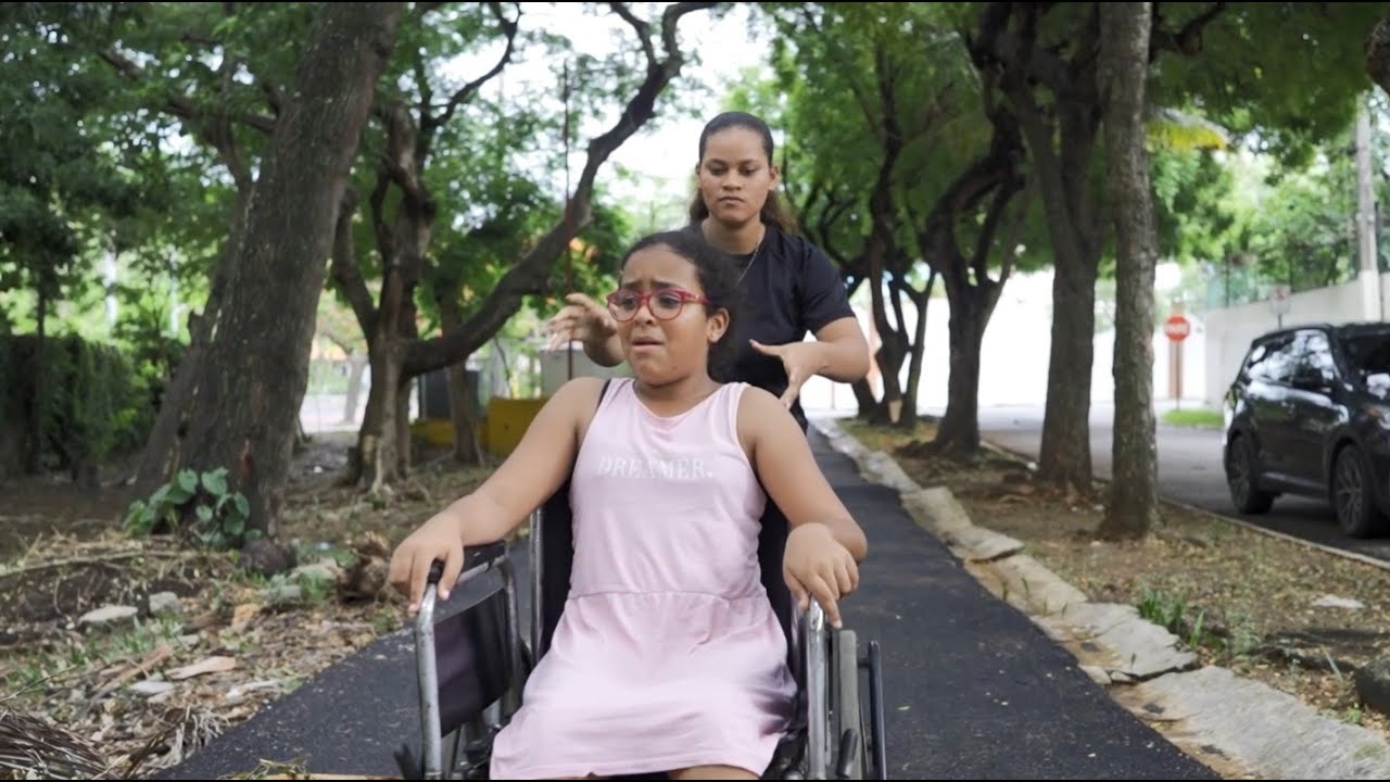 Abandono a su hijastra en la calle y esta fue la reacción de su esposo