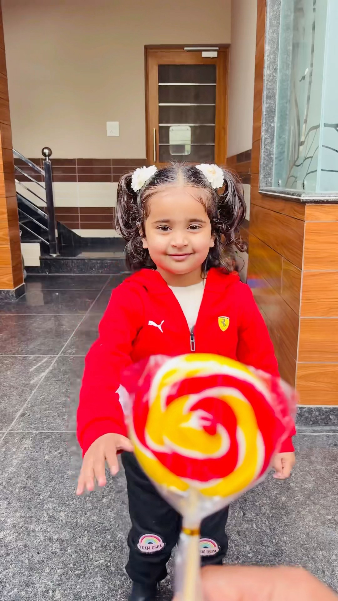 Dekho Anaya Ko Lollipop Milta Hai Ya Nahi ?